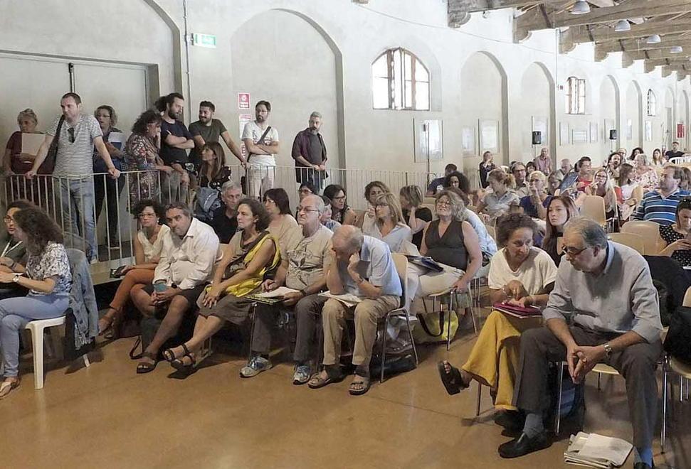 L’esercito dei precari a caccia di un posto da supplenti a scuola (anche per poche ore) 