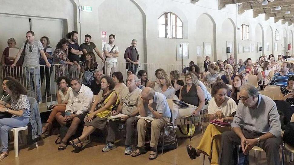 L’esercito dei precari a caccia di un posto da supplenti a scuola (anche per poche ore)