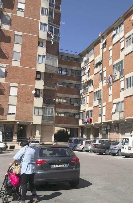 Si sfidano armati in mezzo alla strada per un regolamento di conti: arrestati 