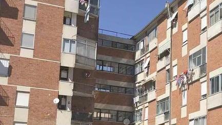 Si sfidano armati in mezzo alla strada per un regolamento di conti: arrestati