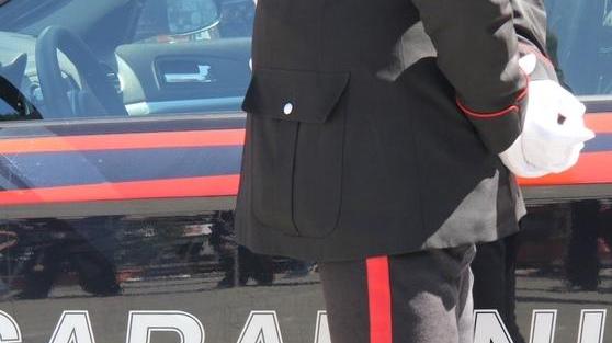 Dà in escandescenze, trovato con un coltello