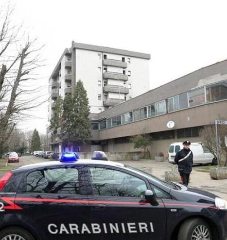 Lo accoltellano mentre dorme in un alloggio del Biscione 