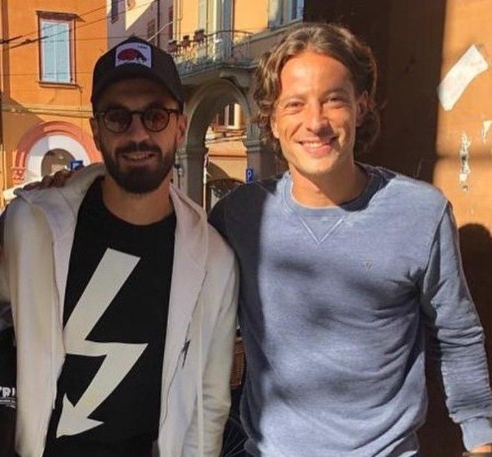 Ferrario e Caputo, incontro tra bomber in pieno centro