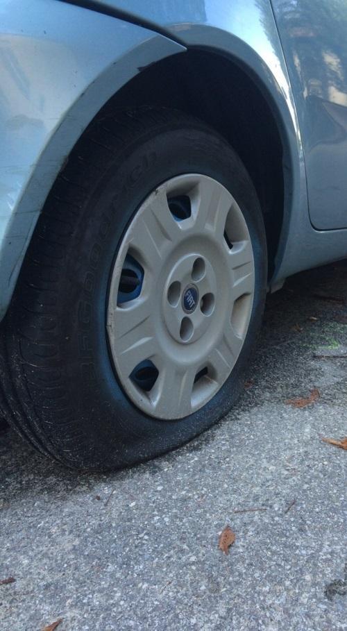 Fabbrico, non si rassegna alla fine della storia e buca le gomme dell'auto dell'ex fidanzato