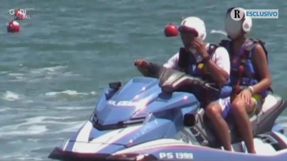 Il figlio di Salvini sulla moto d'acqua della polizia di Stato
