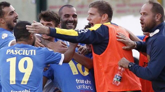 Carrarese al completo per battere la Pistoiese Incognita ultras: sciopero del tifo a inizio gara