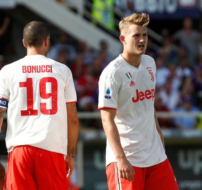 Che brutte le maglie biancorosse Sarri: per me la tradizione è sacra 