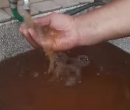 Centinaia di persone con acqua sporca oppure a singhiozzo 