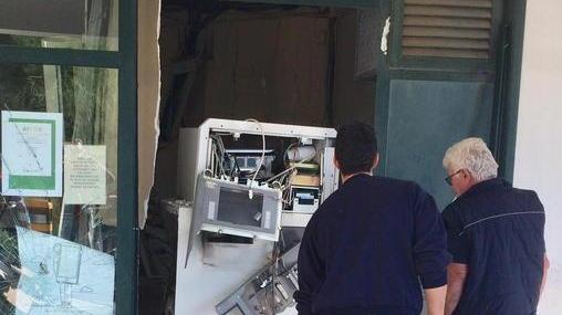 Dalle telecamere la chiave per trovare i ladri del bancomat di Vada