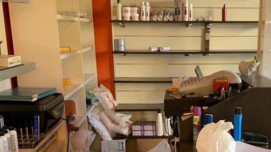 Saccheggiato il negozio “Capelli & Manie” a Navacchio