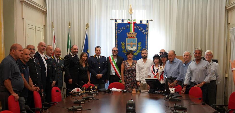 Il saluto della città al maggiore Cataneo che va al Nas 