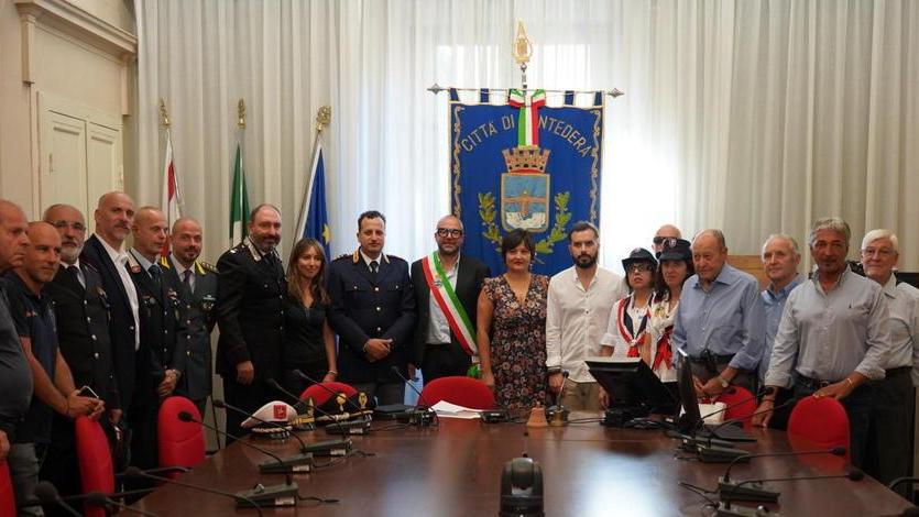 Il saluto della città al maggiore Cataneo che va al Nas