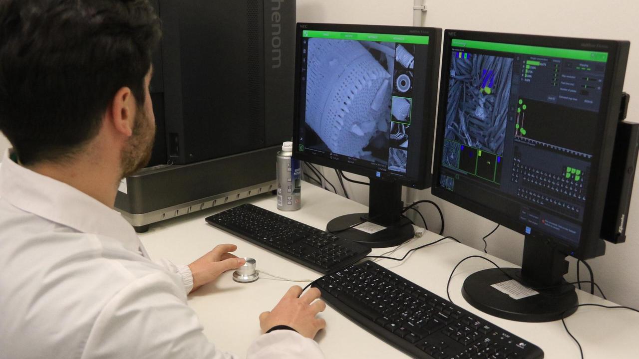 Un tecnico del BuzziLab