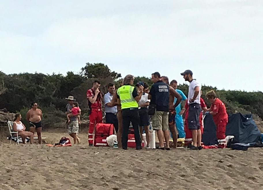 Malore sulla spiaggia, muore donna di 46 anni 