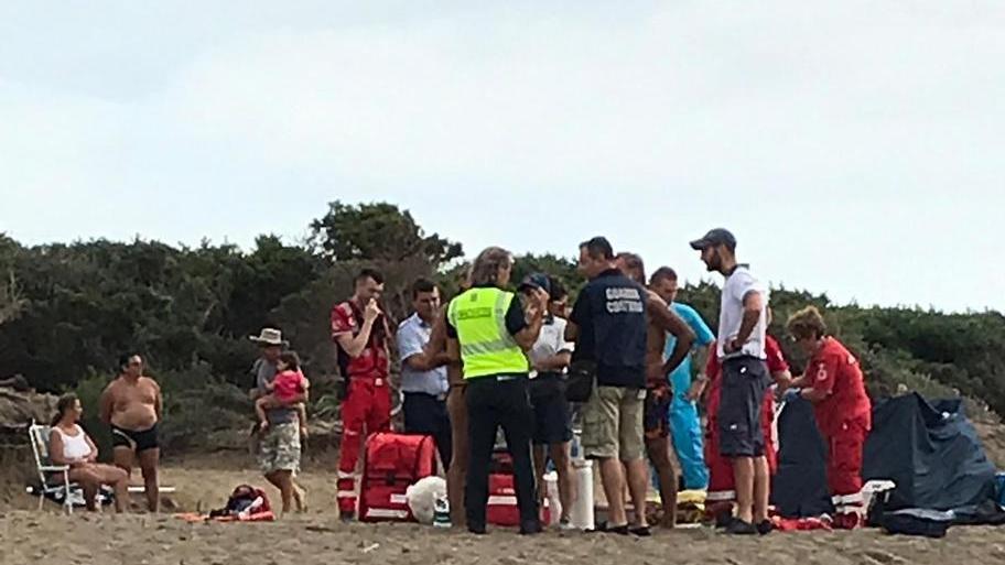 Malore sulla spiaggia, muore donna di 46 anni