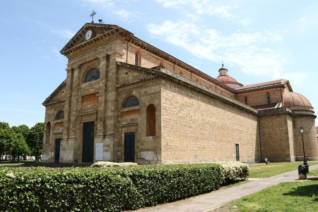 Derubata della borsa mentre prega nella chiesa del Soccorso 