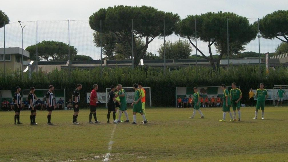 I tifosi storici viareggini orfani delle zebre “sposano” il Viareggio ’86