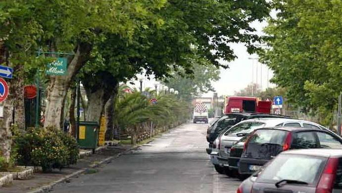 Raid sul lungomare: furti a raffica e danni alle auto parcheggiate