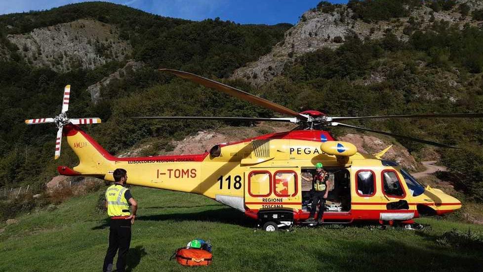 Fungaiolo cade nel canalone Recuperato con l’elicottero
