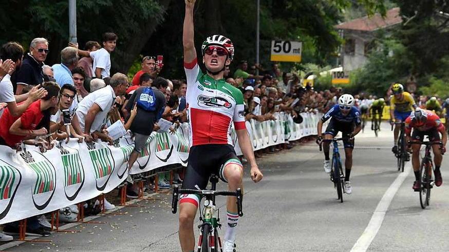 Buffoni, che spettacolo In 4mila all’ultimo chilometro