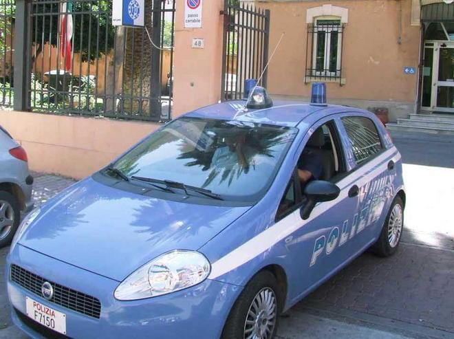 Tre furti nei negozi in otto giorni, arrestato dalla polizia 