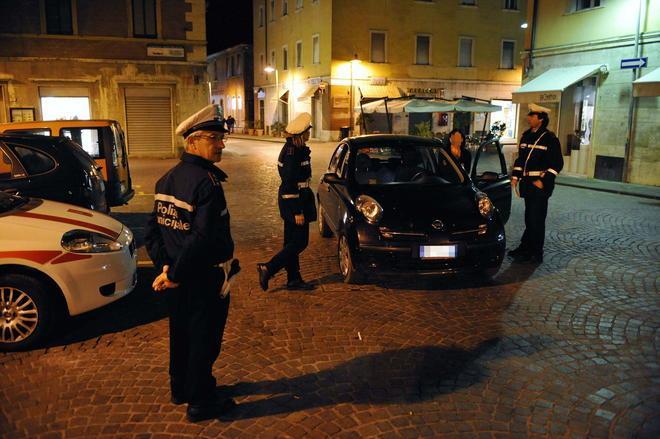 L’esonero dalle cinture di sicurezza non arriva e l’automobilista si trova senza patente e lavoro 