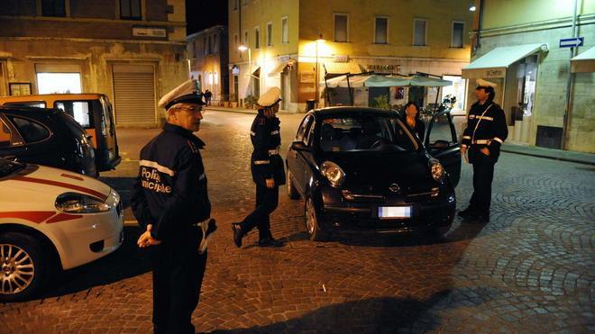 L’esonero dalle cinture di sicurezza non arriva e l’automobilista si trova senza patente e lavoro