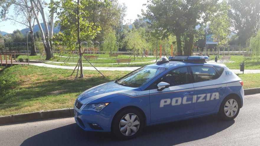 «Denunciare costa troppo, capisco la donna picchiata»