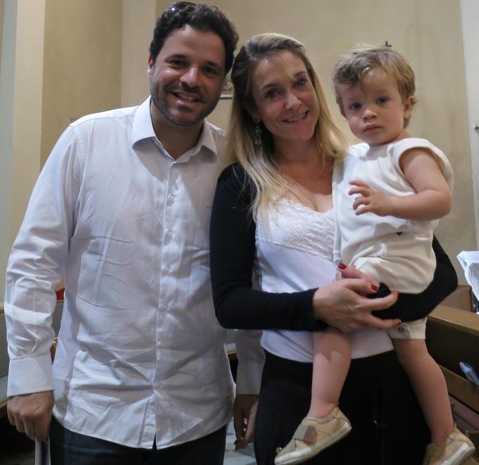 Dal Brasile a Lucca per battezzare il loro figlio 