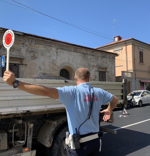 Coniugi feriti nello scontro in scooter 