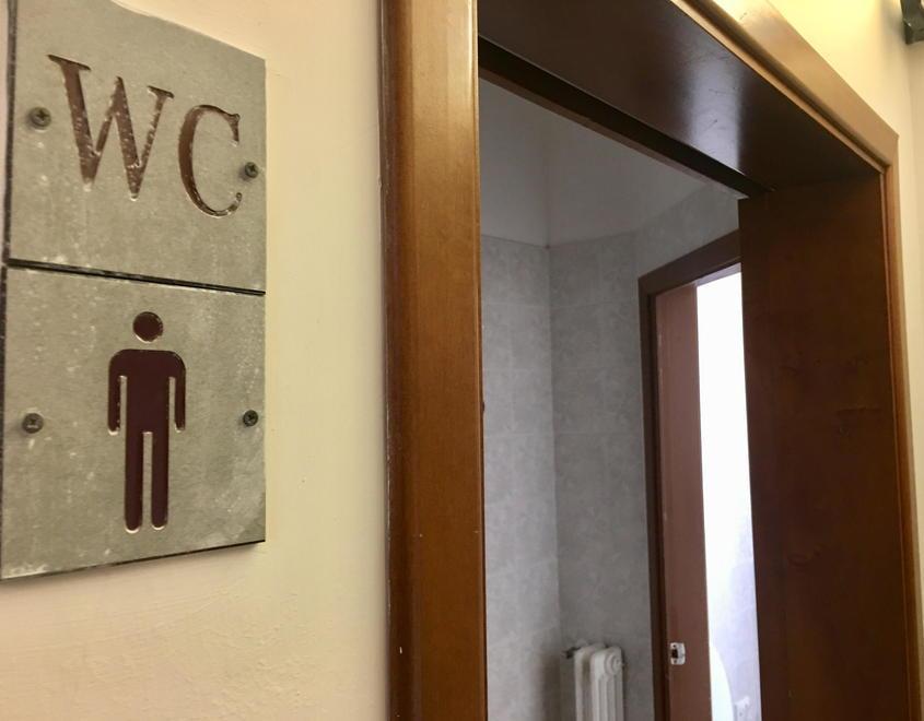 Un 48enne su sedia a rotelle si fa male usando un wc alle Terme di Casciana 