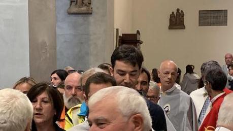 E Certaldo si commuove per il saluto a don Amati