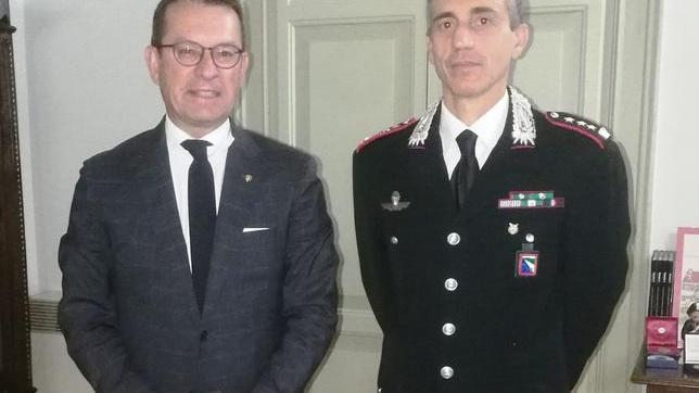 Il saluto del prefetto al colonnello Stifanelli
