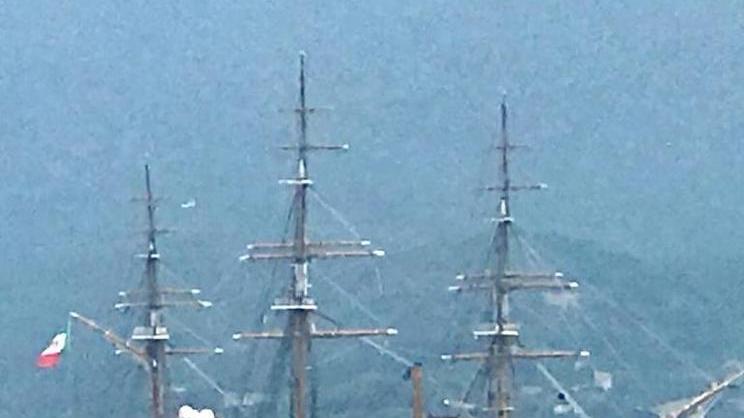La Vespucci in rada (foto Gio' Di Stefano)