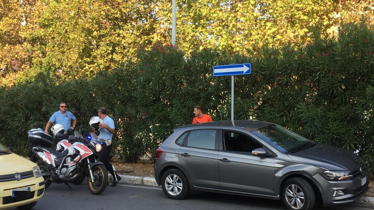 L'arrivo della polizia municipale sul posto