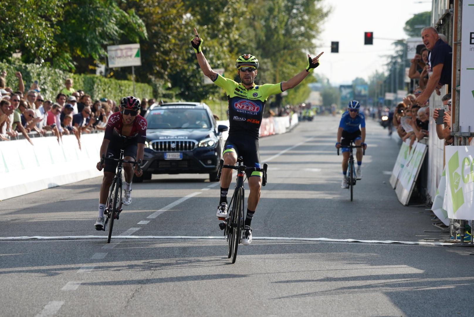 L'arrivo del Giro della Toscana con la vittoria di Visconti