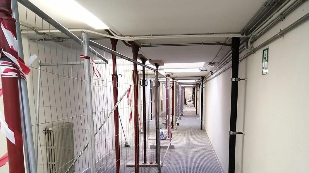 Al Fermi aula che vai, ponteggio che trovi ma la Provincia promette lavori veloci