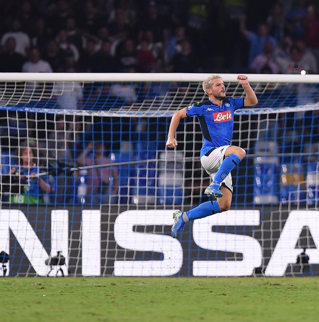 Il Napoli li fa Reds: Mertens e Llorente firmano un successo che vale oro 