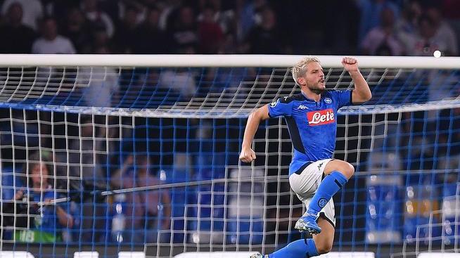 Il Napoli li fa Reds: Mertens e Llorente firmano un successo che vale oro