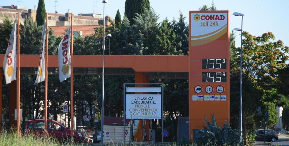 Rincari in vista per la benzina In rialzo i prezzi all’ingrosso 