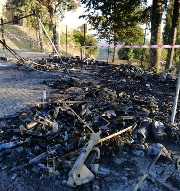 «Il rogo dei cassonetti è stato doloso: ora telecamere» 