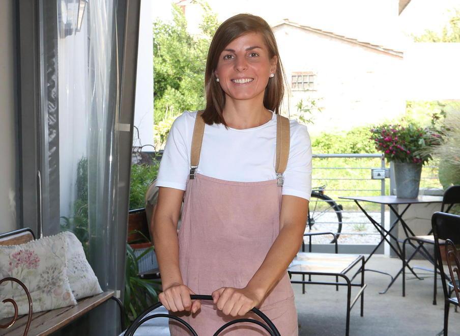Cristina Florea, campionessa di cortesia conquista la clientela a suon di sorrisi 