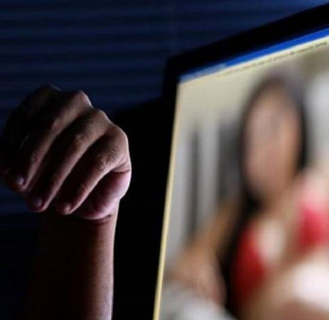 Ricatto a luci rosse, patteggia l’ex amante 