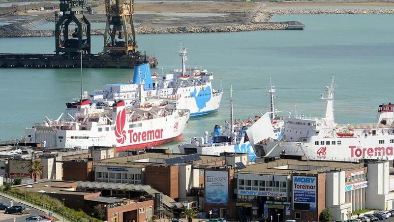 Porto, dalle navi record di inquinamento: zolfo e polveri sottili a tonnellate