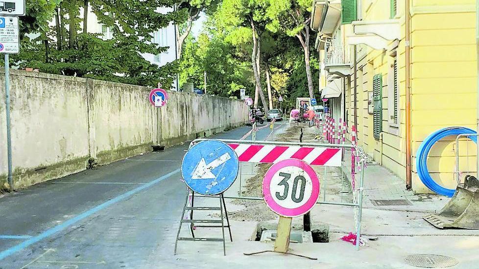 Il cantiere aperto in via Pascoli a Viareggio