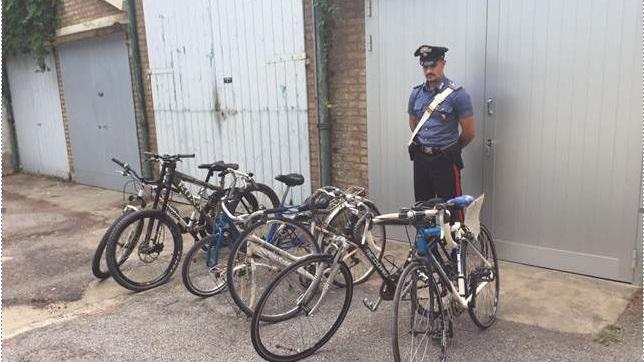 Ladri di biciclette nella notte, scoperta una banda di ragazzi