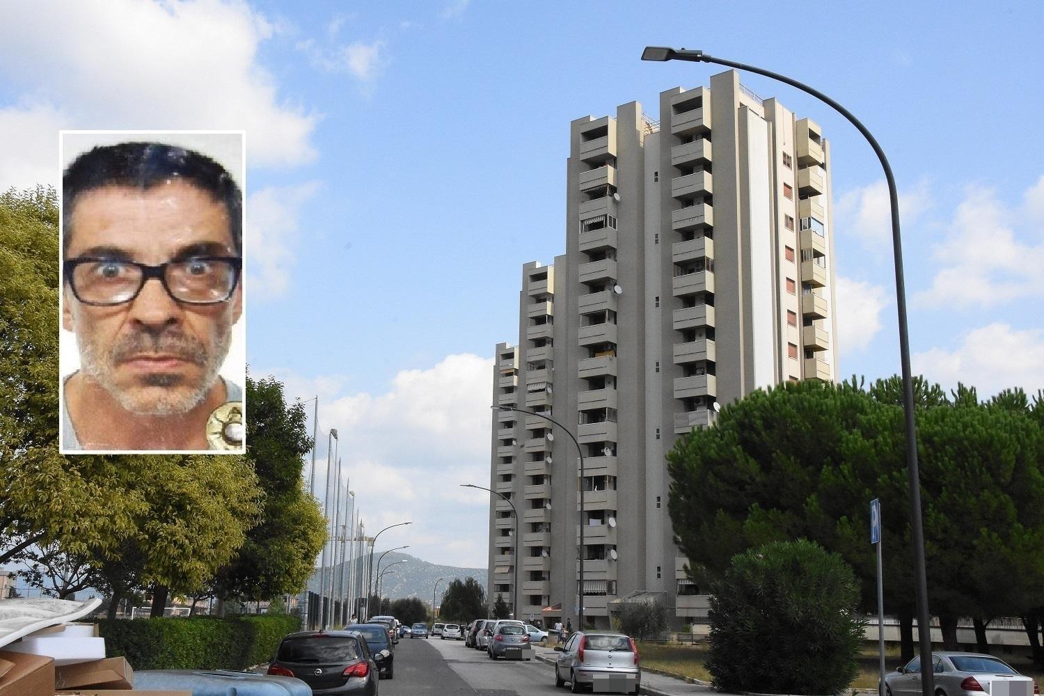 Il palazzo di via Grecia dove conducono le tracce di Enrico Prosperi (nel box) fiutate dai cani molecolari (foto Agenzia Bf)