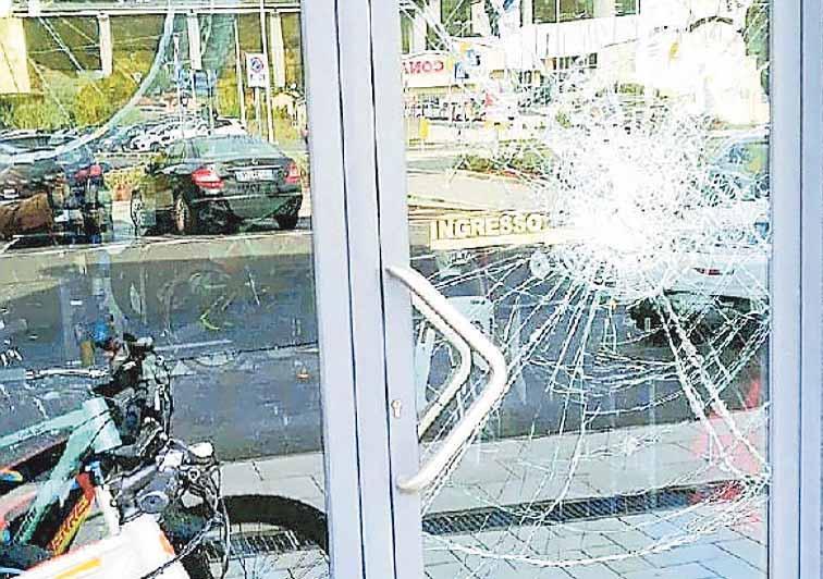 Derubano negozianti e anziani in auto, la banda ha base a Viareggio: chi sono i 3 arrestati 