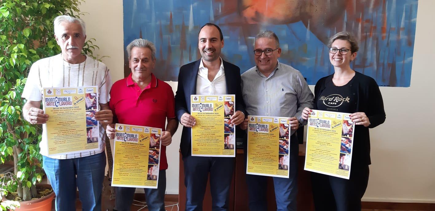 Luciano Ferrari e Giorgio Voria della Pro-loco, il sindaco Simone Calamai, l'assessore Giuseppe Forastiero e l'assessore allo sport, Valentina Vespi