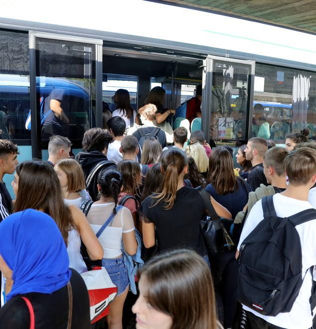 Studenti modenesi e caos dei bus, Seta si difende «Già aggiunte otto nuove corse» 